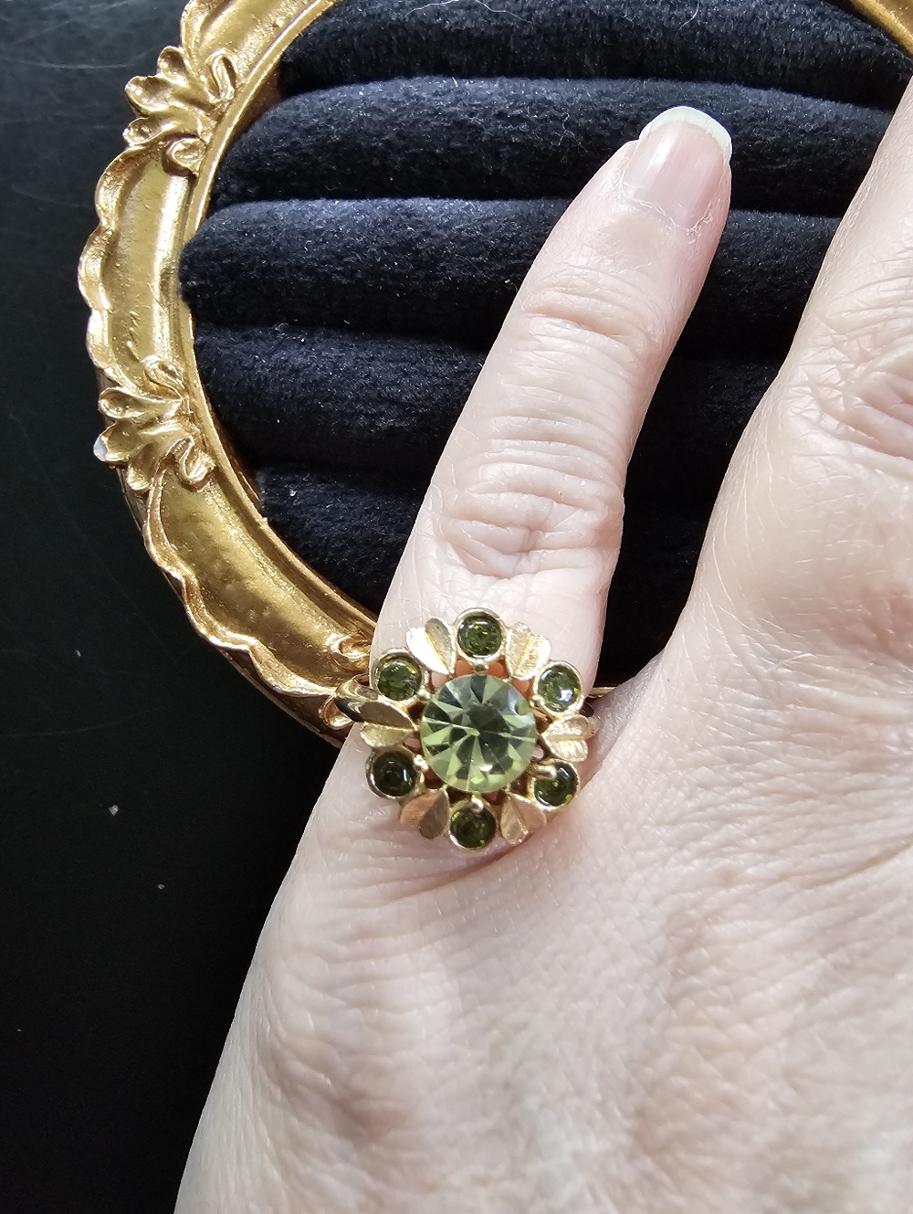 Vintage Avon Ring Size 3.5/4.5 - Picture 3 of 8